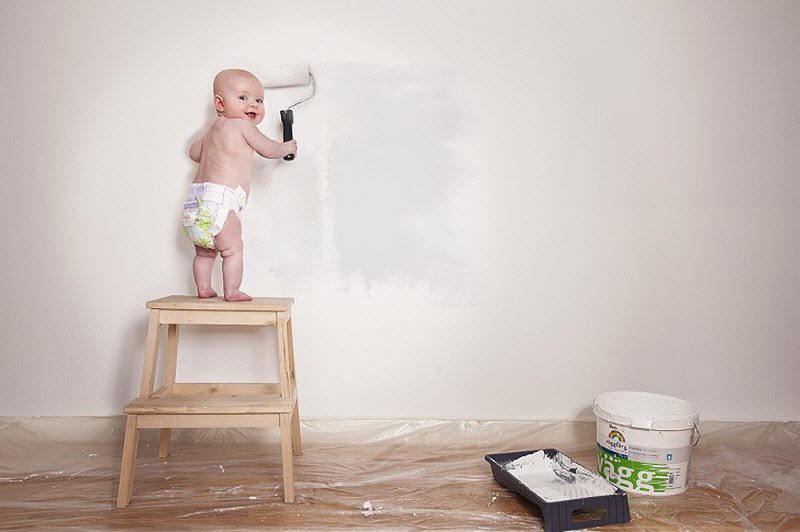 Швед фотографирует свою дочь в самых безумных ситуациях