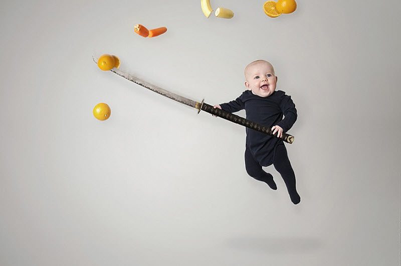Швед фотографирует свою дочь в самых безумных ситуациях