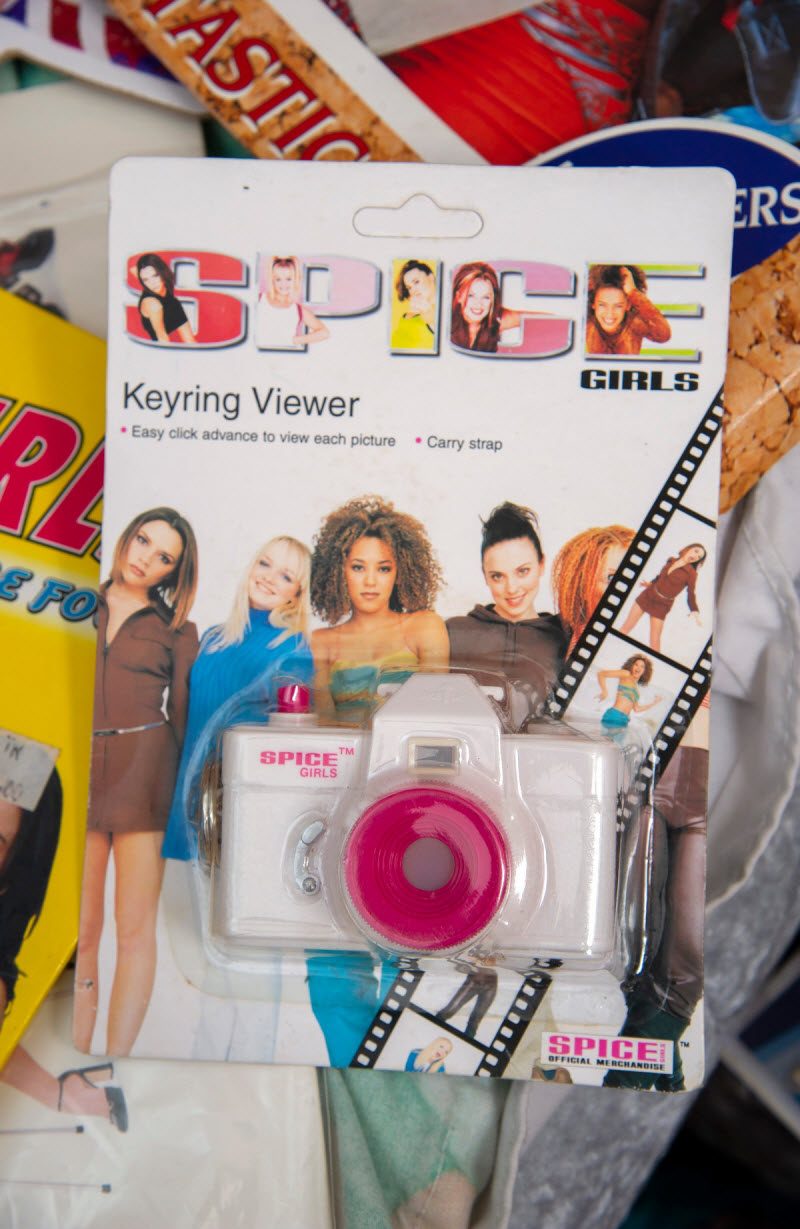 Фанатка Spice Girls потратила &#163;6 000 на памятные вещи и даже сделала татуировки