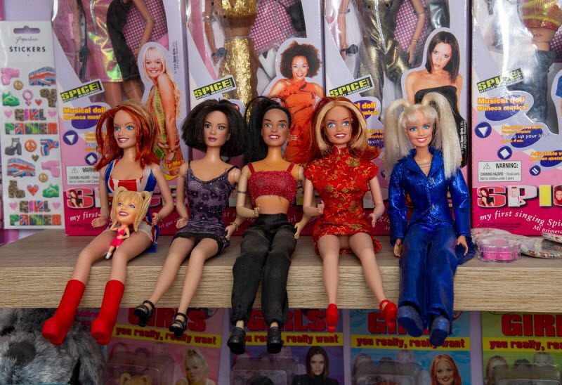 Фанатка Spice Girls потратила &#163;6 000 на памятные вещи и даже сделала татуировки