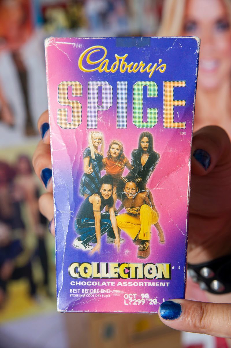 Фанатка Spice Girls потратила &#163;6 000 на памятные вещи и даже сделала татуировки