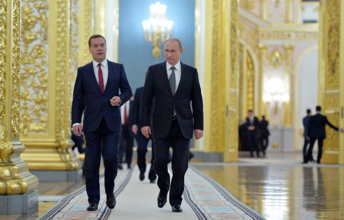 Чиновникам Кремля и Белого дома вернули урезанные из-за кризиса зарплаты    