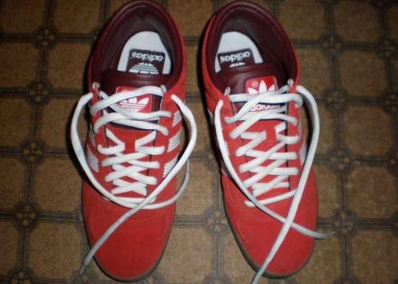 Угодил под дождь в китайских Adidas