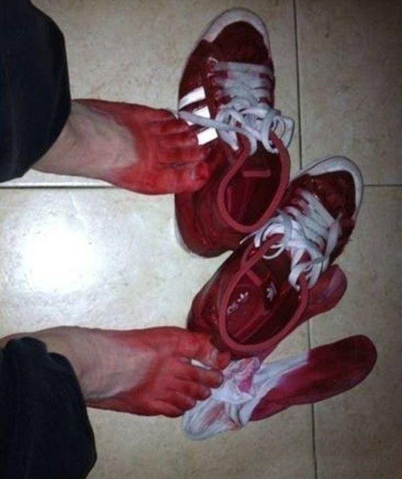 Угодил под дождь в китайских Adidas