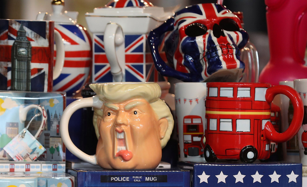 Все карикатуры и ростовые куклы Трампа в одной статье
