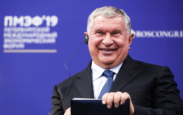 Игорь Сечин призвал отпустить цены на бензин в свободное плаванье