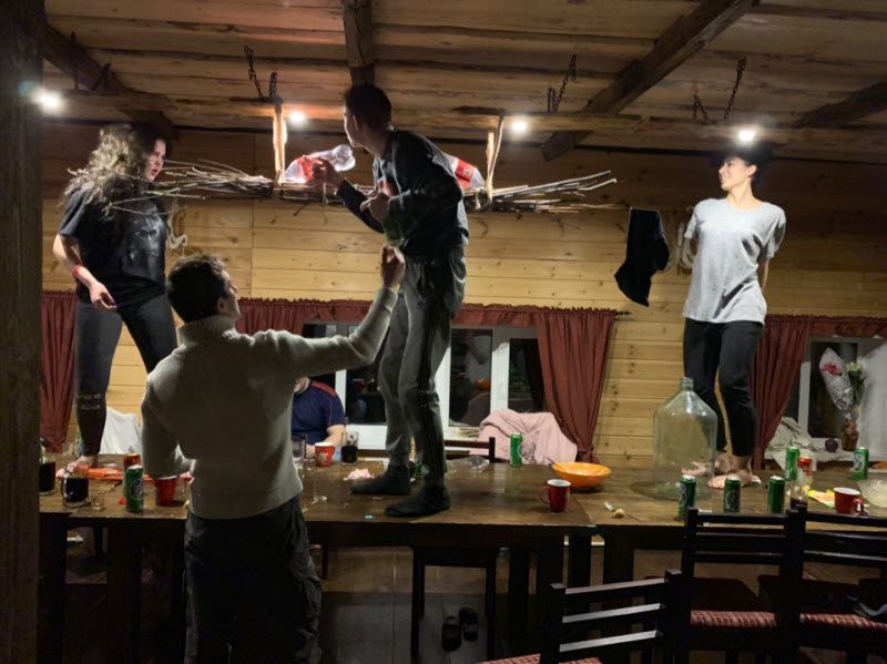 Забавы молодых: пьянки, гулянки, вписки