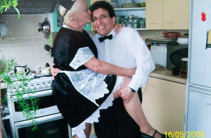 44-летний мужик наслаждается сексом с 83-летней женой