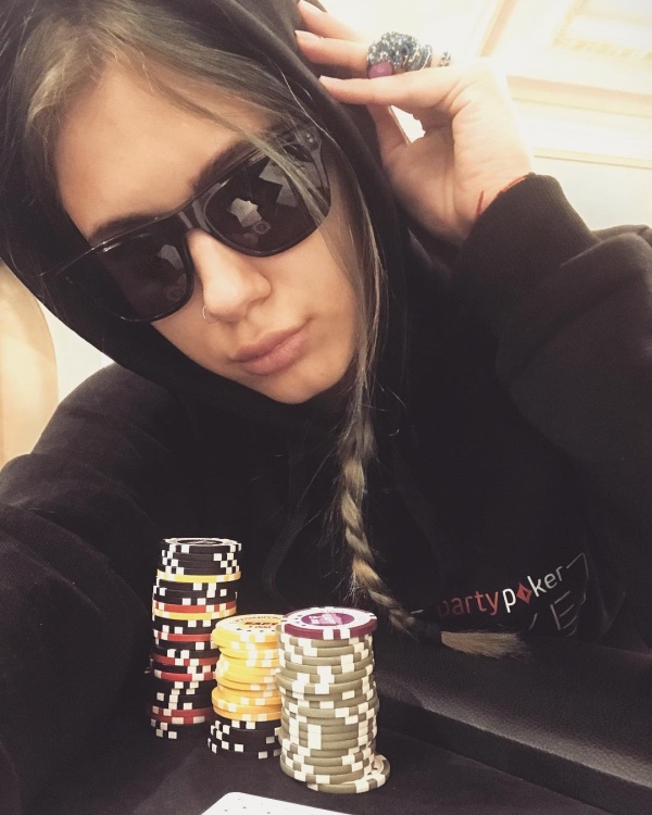 Погибла звезда киберспорта Лилия Новикова Погибла звезда киберспорта Лилия Новикова