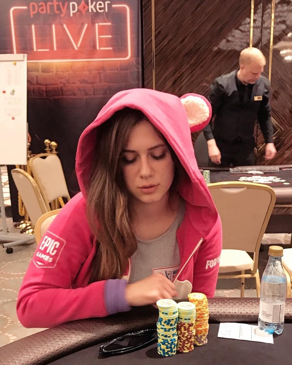 Погибла звезда киберспорта Лилия Новикова Погибла звезда киберспорта Лилия Новикова