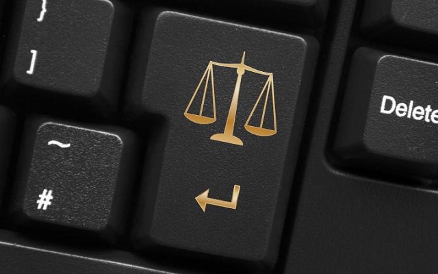 Равноправие. Чиновников хотят штрафовать за оскорбления в Интернете