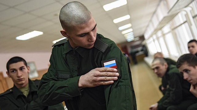 "Не служил - не мужик" - левада-центр: больше половины россиян считают, что каждый мужчина обязан отслужить в армии