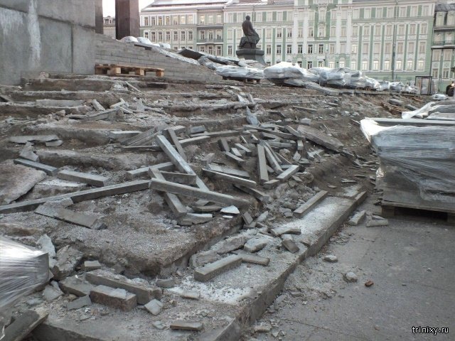 Лестницу Российской государственной библиотеки опять начали ремонтировать. 3 года назад на работы ушло 3,4 млрд рублей