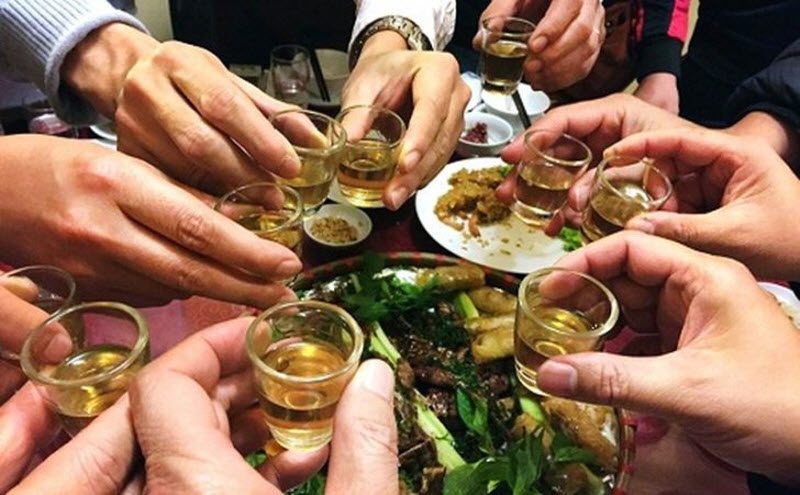 Как пить с китайцами и выжить: 7 правил китайской попойки Как пить с китайцами и выжить: 7 правил китайской попойки