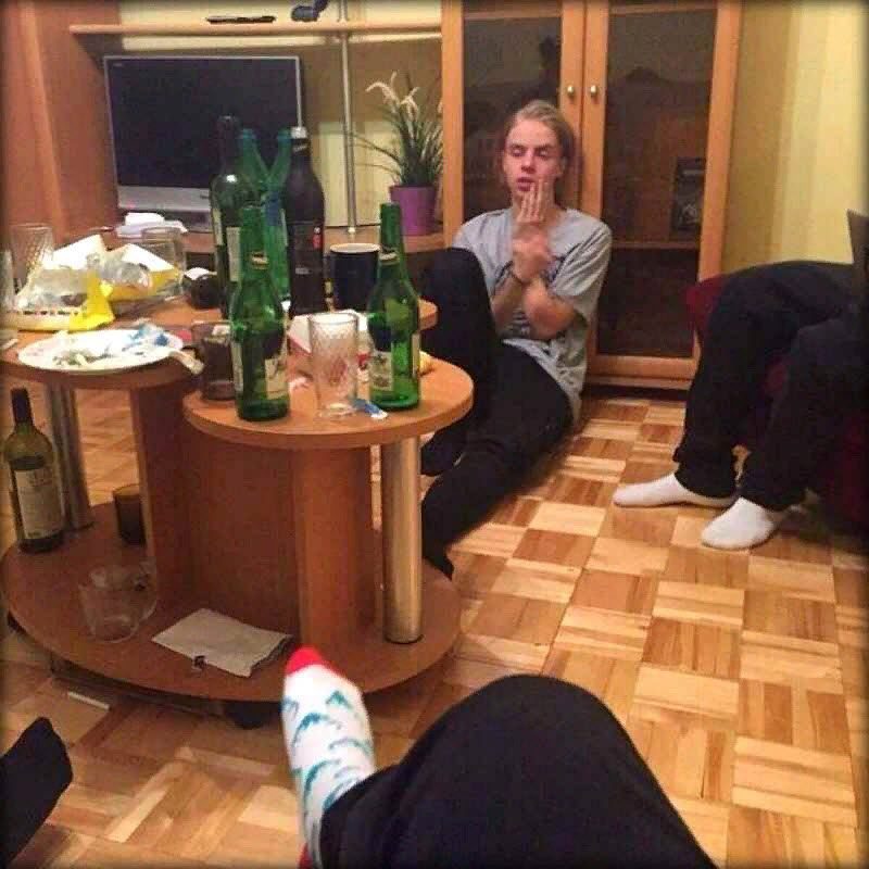 Забавы молодых: пьянки, гулянки, вписки