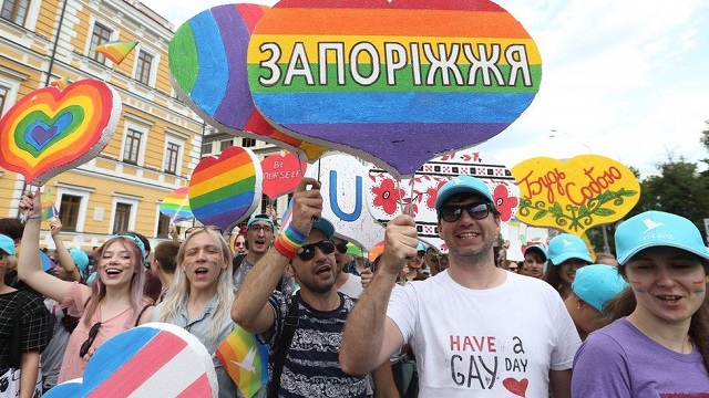В Киеве представители ЛГБТ провели "Марш равенства" В Киеве представители ЛГБТ провели "Марш равенства"