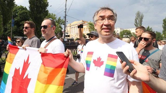 В Киеве представители ЛГБТ провели "Марш равенства" В Киеве представители ЛГБТ провели "Марш равенства"