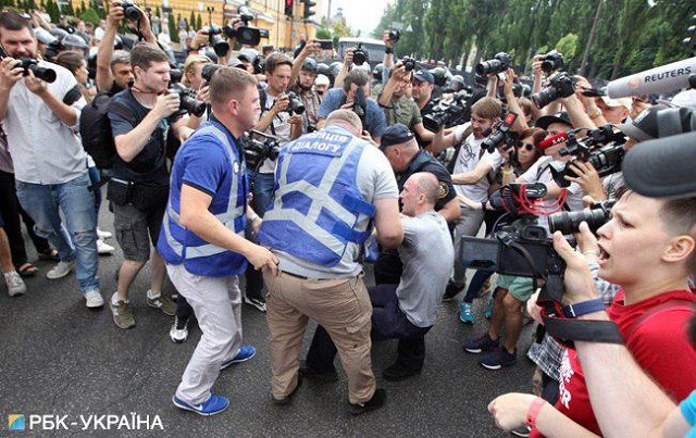 В Киеве представители ЛГБТ провели "Марш равенства" В Киеве представители ЛГБТ провели "Марш равенства"