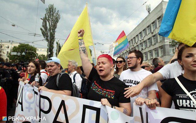 В Киеве представители ЛГБТ провели "Марш равенства" В Киеве представители ЛГБТ провели "Марш равенства"