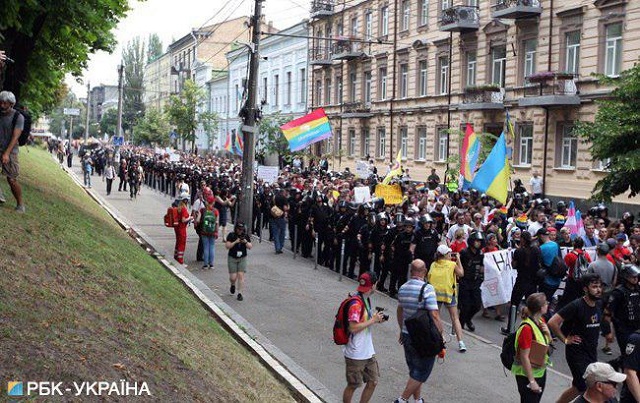 В Киеве представители ЛГБТ провели "Марш равенства" В Киеве представители ЛГБТ провели "Марш равенства"
