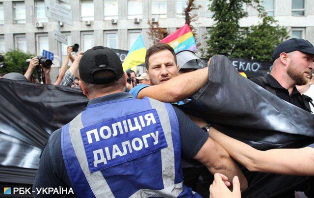 В Киеве представители ЛГБТ провели "Марш равенства" В Киеве представители ЛГБТ провели "Марш равенства"