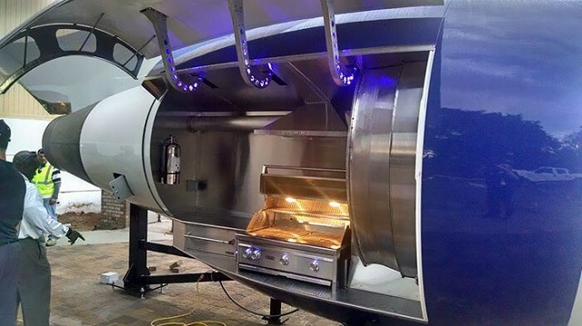 Авиатехники из США превратили двигатель самолета в "реактивный" гриль-барбекю