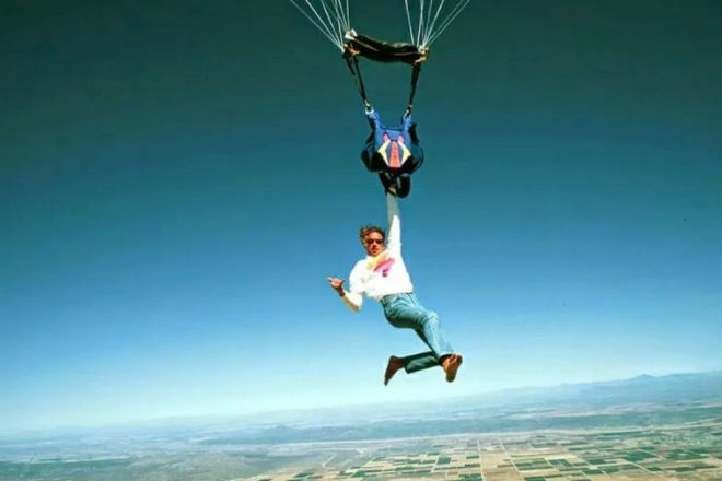 Почему в самолетах нет парашютов