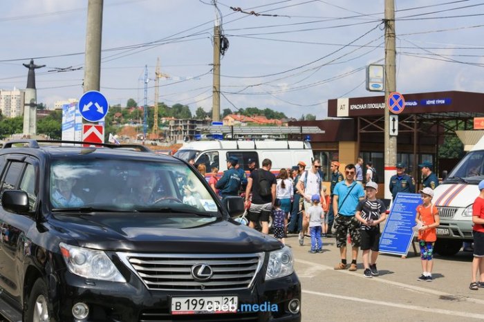 Леонид Аркадьевич, нехорошо по тротуарам ездить!