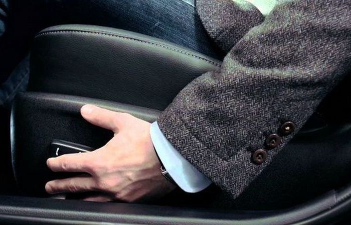Зачем максимально назад отодвигают водительское кресло при вождении Зачем максимально назад отодвигают водительское кресло при вождении
