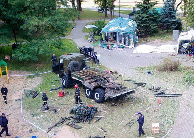 Салютная установка после взрыва фейерверка в Минске