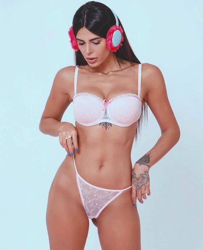 Иранская модель бежала из страны из-за откровенных фотографий