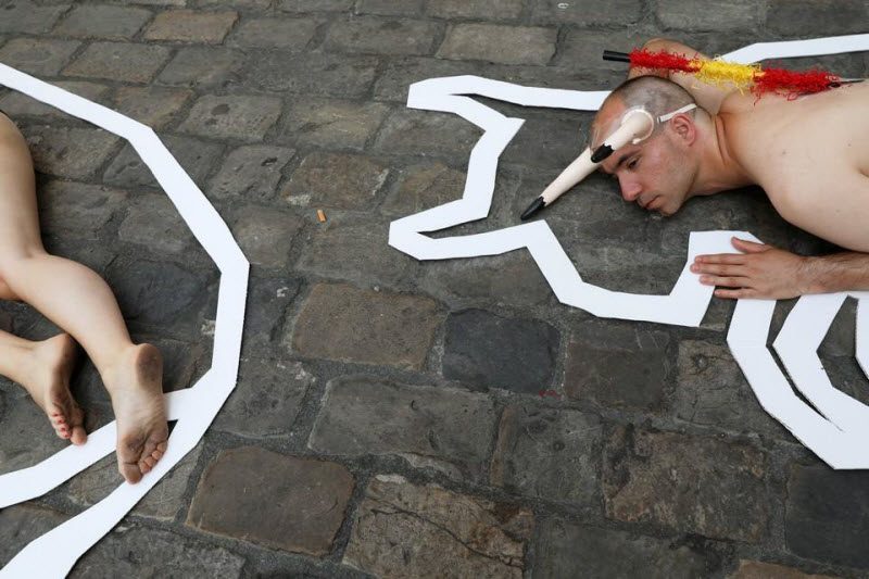 Полуголый протест против корриды