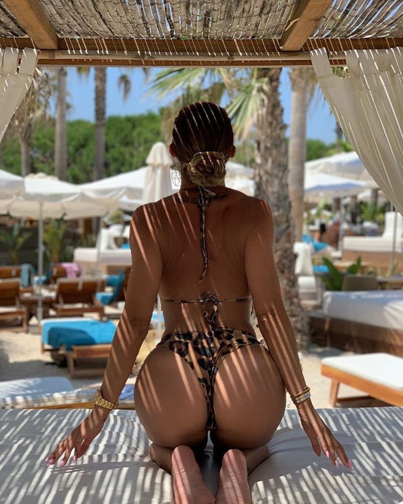 "Кто-нибудь, остановите ее!". Фанаты просят Ольгу Бузову перестать ежесекундно выкладывать откровенные фото с отдыха