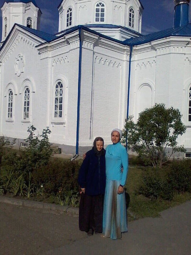 Утром монашка, вечером stream-няшка