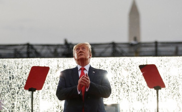 Трамп объявил о скорой установке американского флага на Марсе    