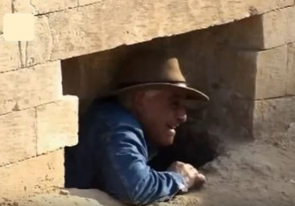 Люк сверху Сфинкса Люк сверху Сфинкса