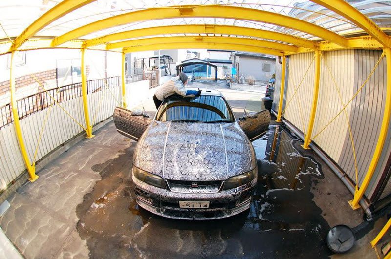 Мужчина взял и разрешил супруге разрисовать маркером свой автомобиль