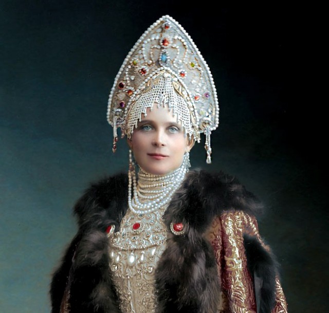 Гости костюмированного бала Романовых в раскрашенных фотографиях 1903 года Гости костюмированного бала Романовых в раскрашенных фотографиях 1903 года