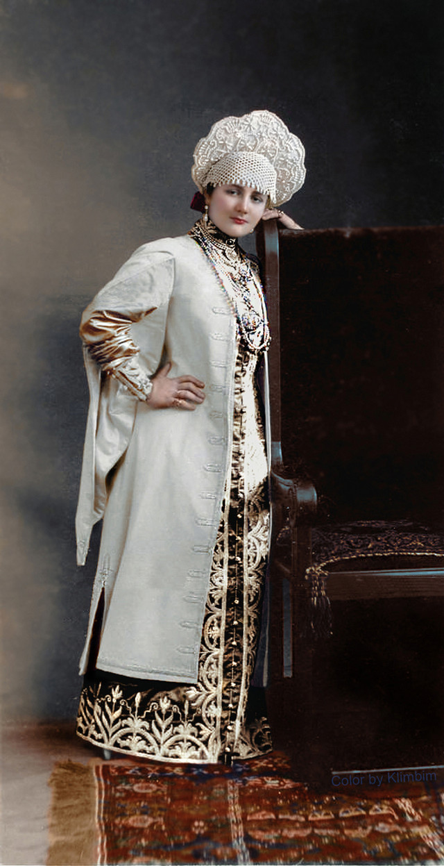 Гости костюмированного бала Романовых в раскрашенных фотографиях 1903 года Гости костюмированного бала Романовых в раскрашенных фотографиях 1903 года