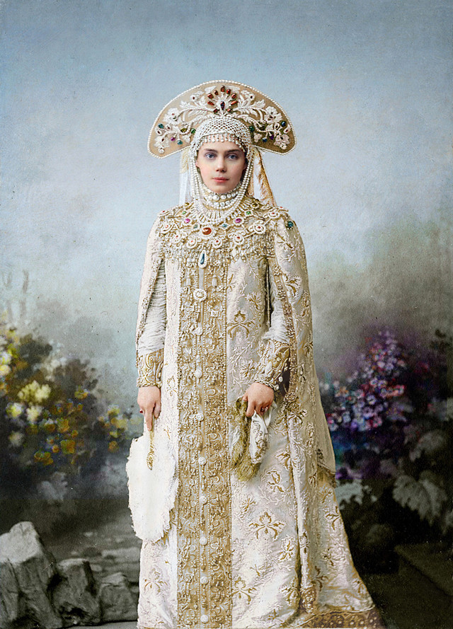 Гости костюмированного бала Романовых в раскрашенных фотографиях 1903 года Гости костюмированного бала Романовых в раскрашенных фотографиях 1903 года