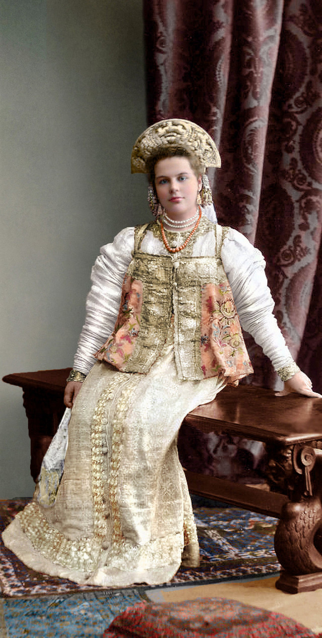 Гости костюмированного бала Романовых в раскрашенных фотографиях 1903 года Гости костюмированного бала Романовых в раскрашенных фотографиях 1903 года