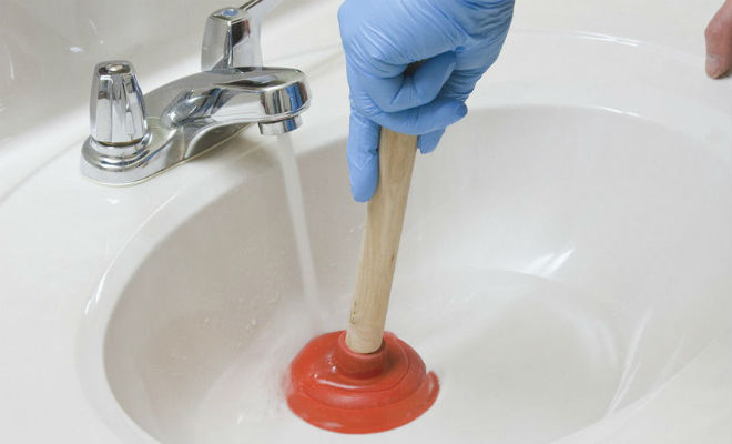 Популярные методы устранения засора, которые не работают