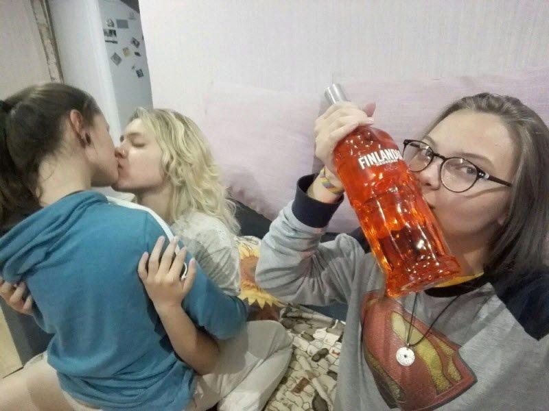 Забавы молодых: пьянки, гулянки, вписки
