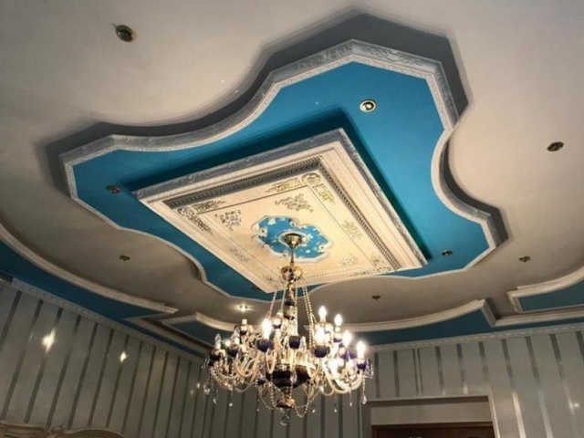Цыганский барон из Омска продает свой шикарный особняк