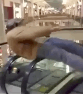 Странные поступки людей (28 фото)