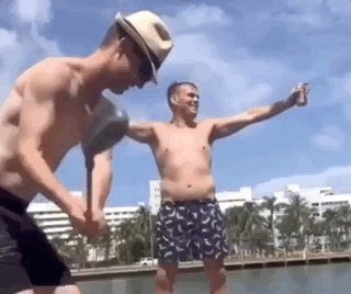 Странные поступки людей (28 фото)