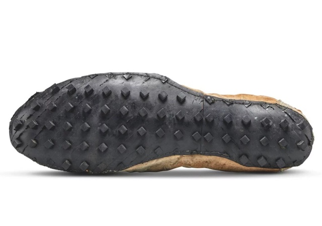 «Moon Shoe» кроссовки Nike за 437 500 долларов «Moon Shoe» кроссовки Nike за 437 500 долларов