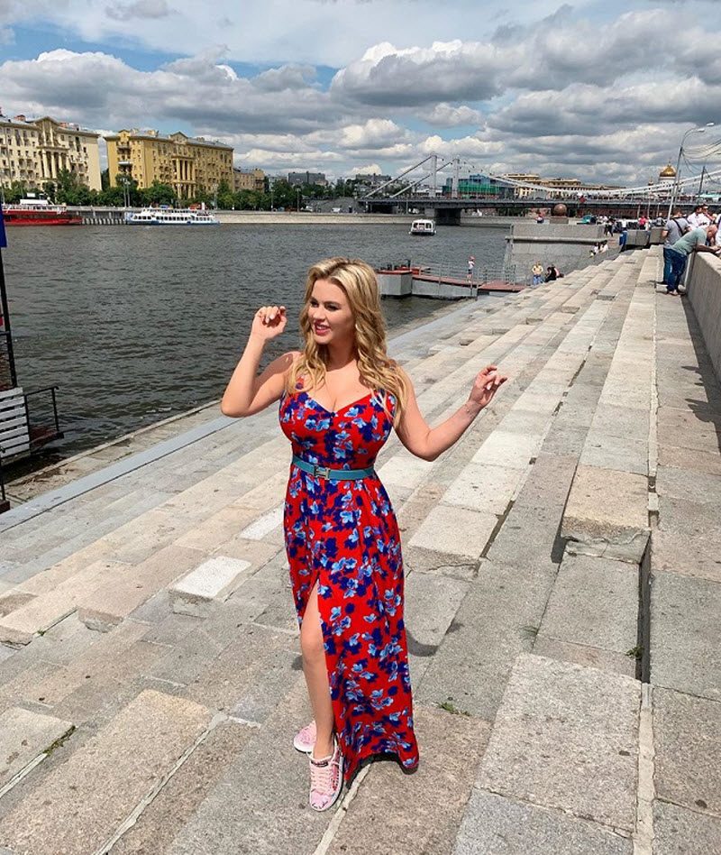 Анна Семенович порадовала подписчиков новой откровенной фотографией