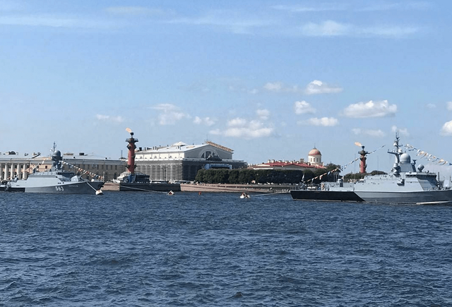 Фотоотчет с военно-морского парада в честь Дня ВМФ в Санкт-Петербурге