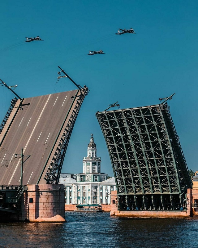 Фотоотчет с военно-морского парада в честь Дня ВМФ в Санкт-Петербурге
